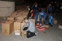 بالصور: جمعية يافا للاغاثة الانسانية تستعد لتوزيع عشرات الطرود الغذائية على العائلات المستورة